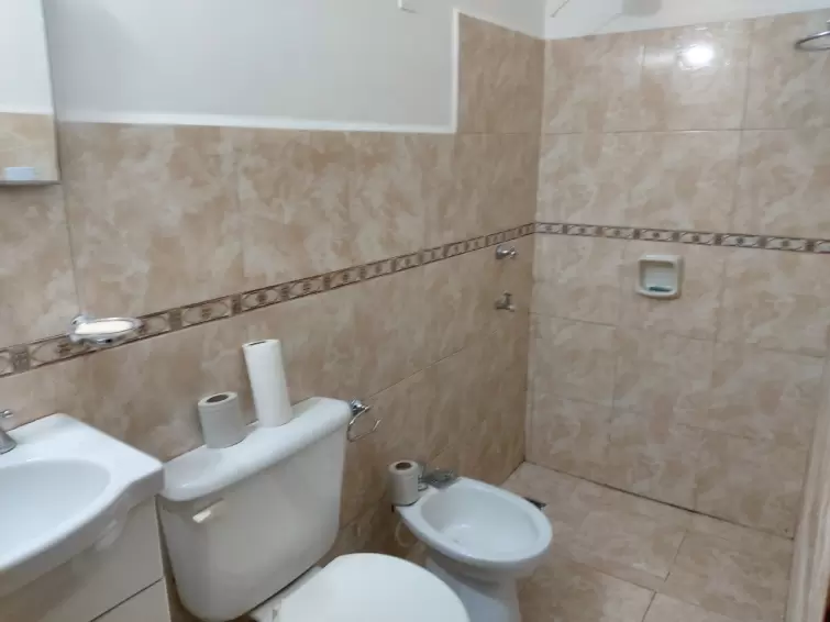 CASA  3 DORMITORIOS EN ALQUILER